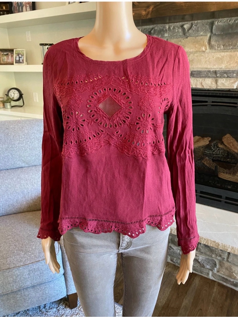 Storee Women's Burgundy Eyelet Lace Scalloped Pullover Blouse Size XS-003